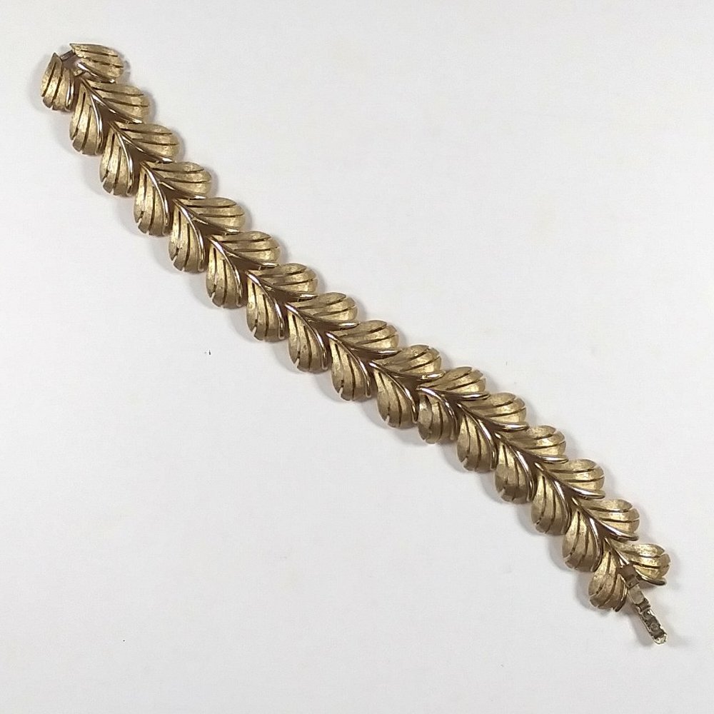 Trifari Vintage Brushed Gold Tone Leaf Motif Bracelet